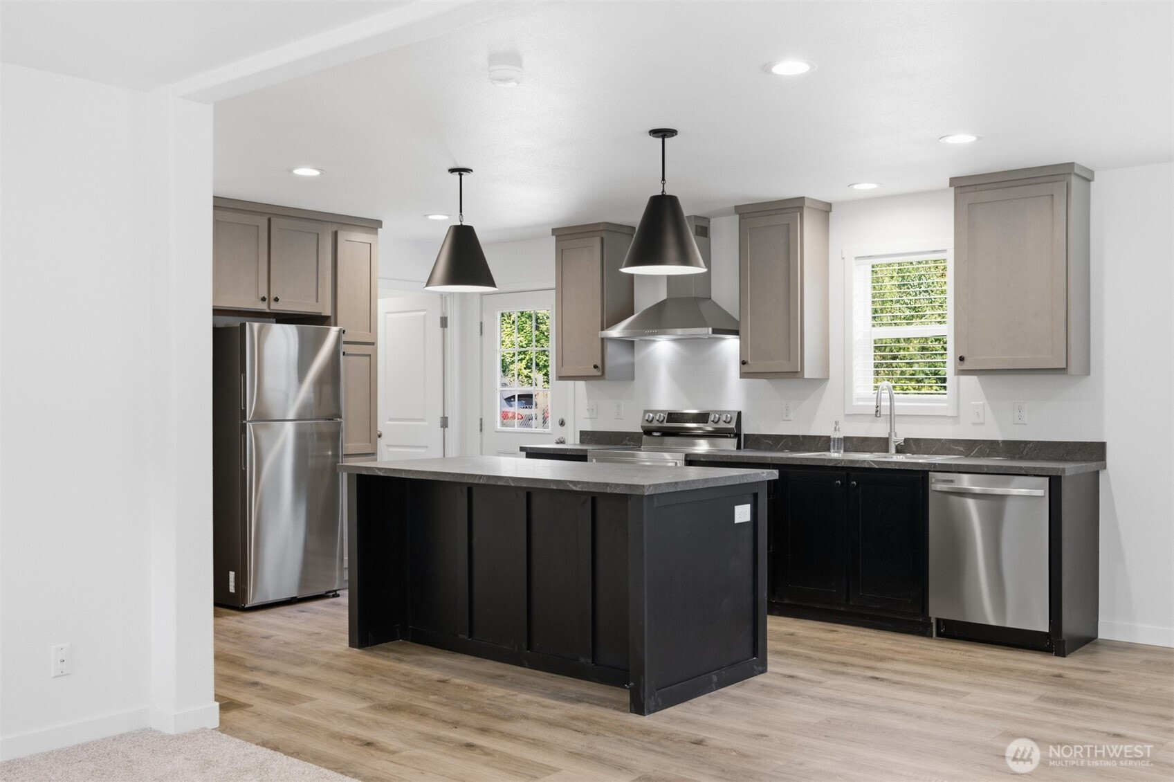 8381 Golden Valley Boulevard Property Photo 11
