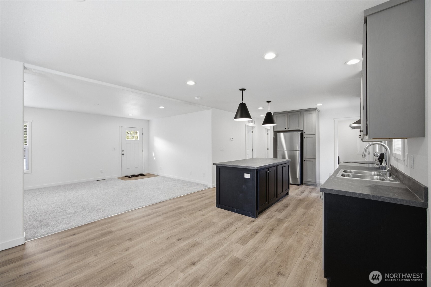 8381 Golden Valley Boulevard Property Photo 16