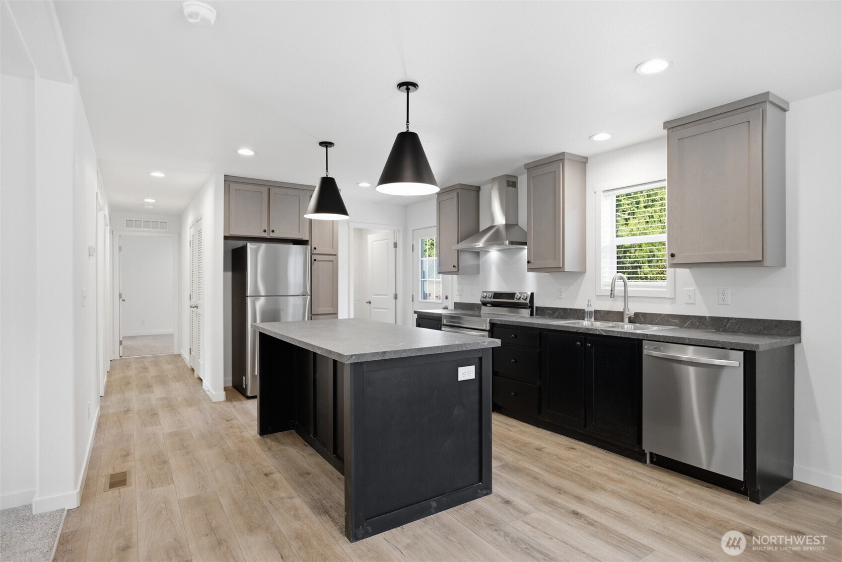 8381 Golden Valley Boulevard Property Photo 17