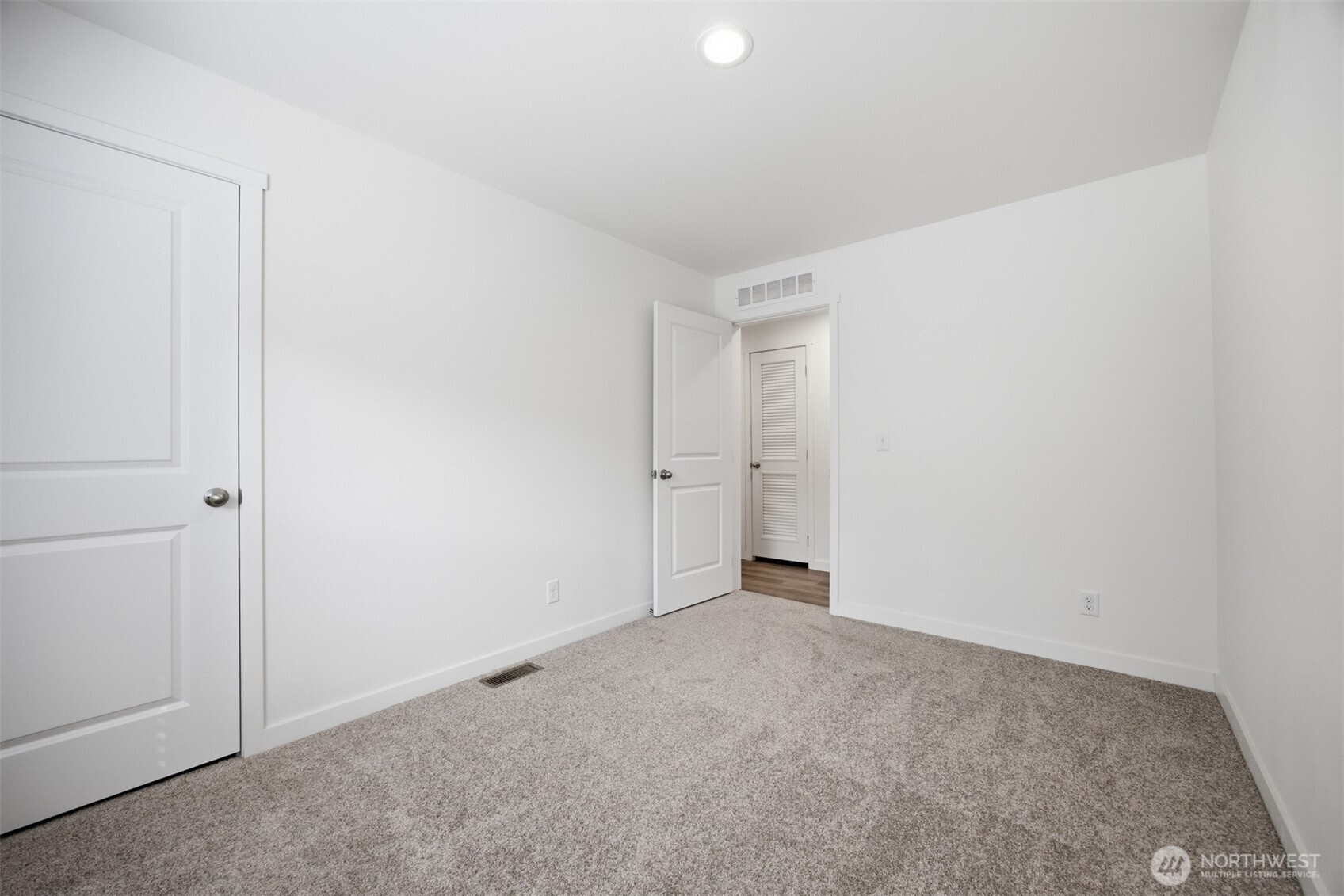 8381 Golden Valley Boulevard Property Photo 23