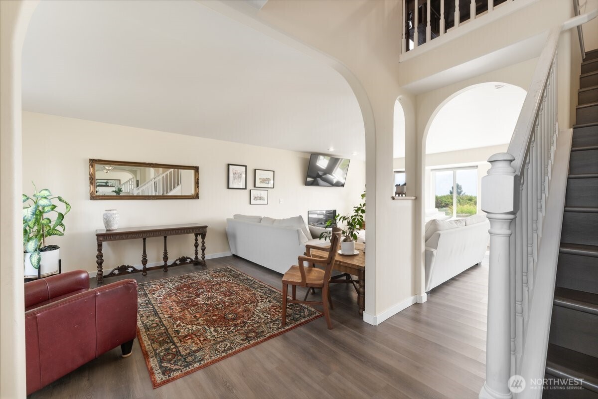 696 Green Avenue Property Photo 10