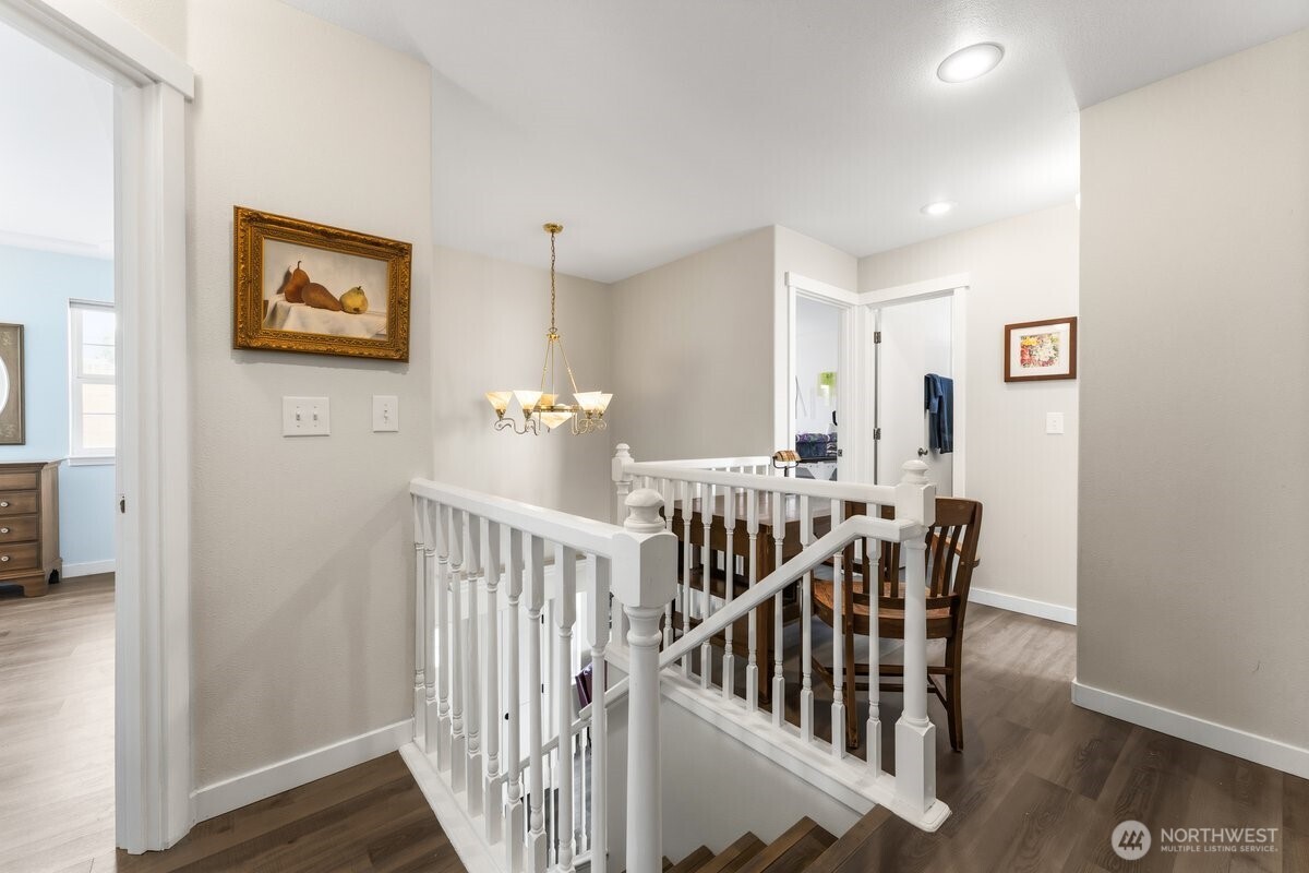 696 Green Avenue Property Photo 30