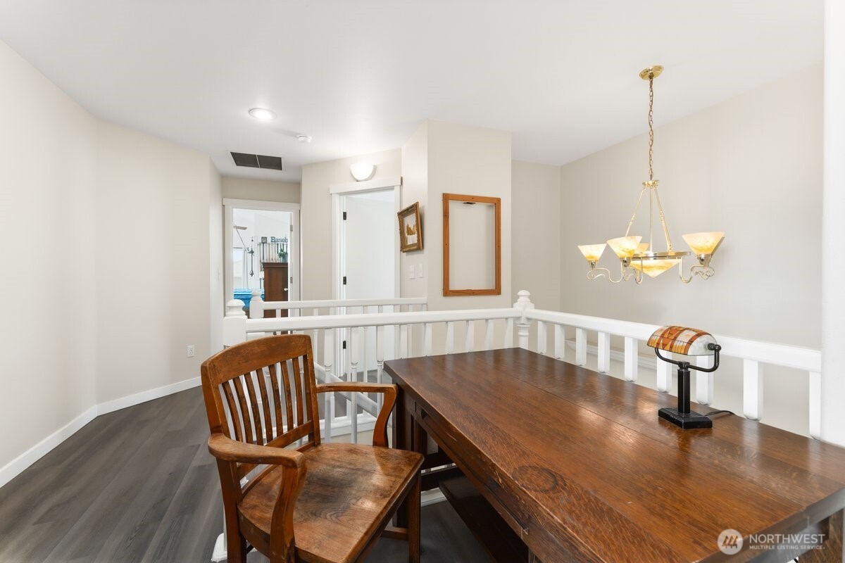 696 Green Avenue Property Photo 31