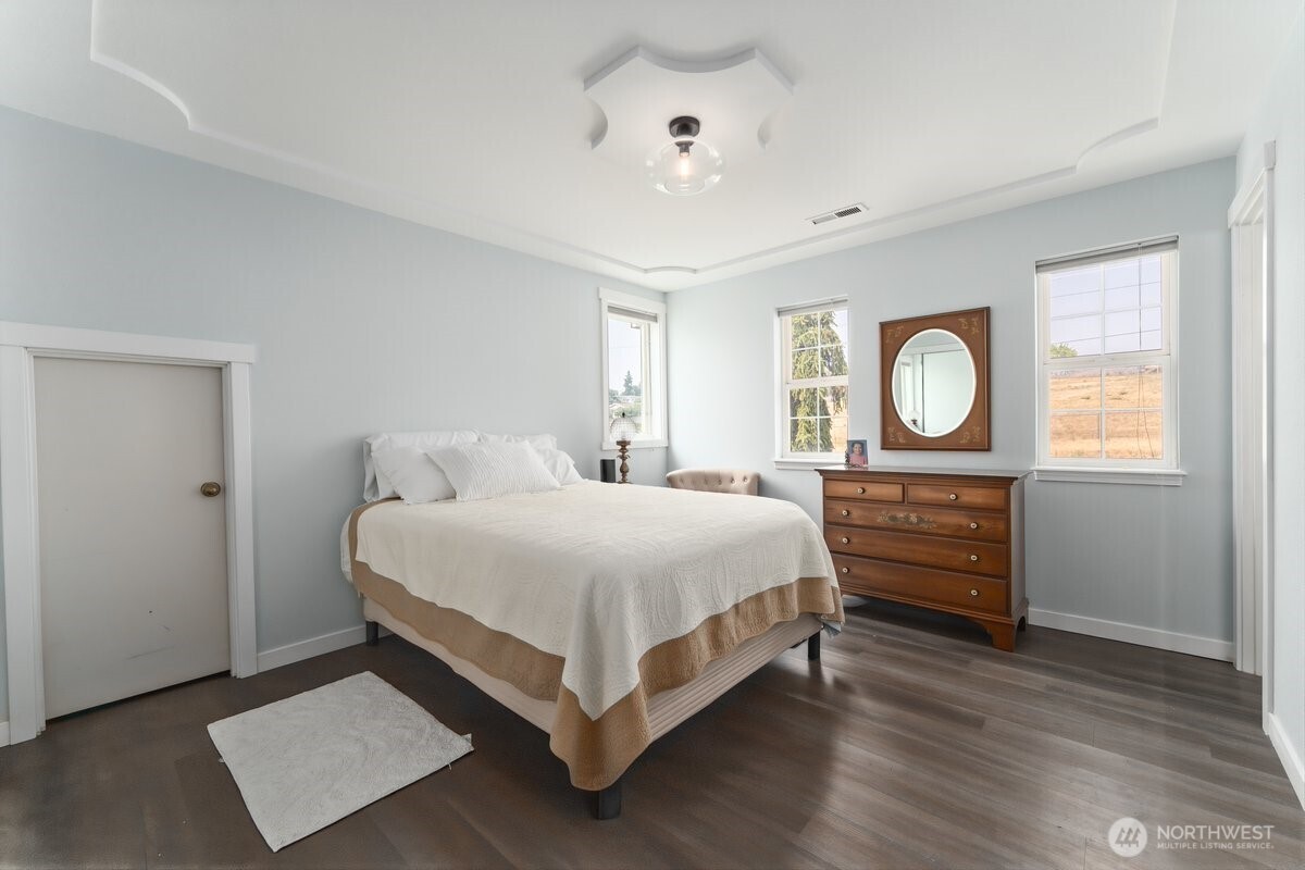 696 Green Avenue Property Photo 32
