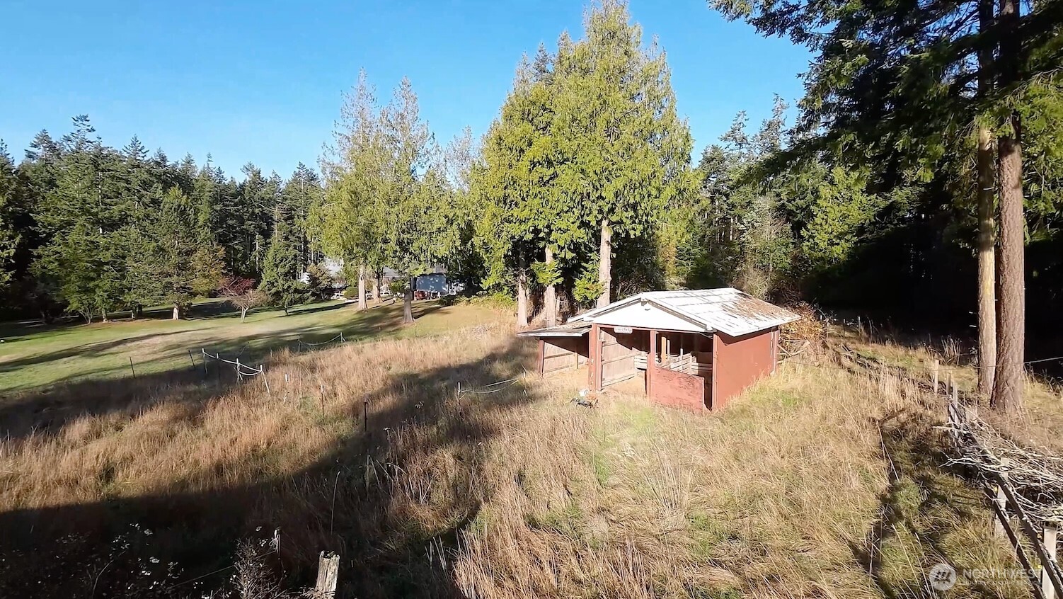 2410 Hastings Avenue Property Photo 4