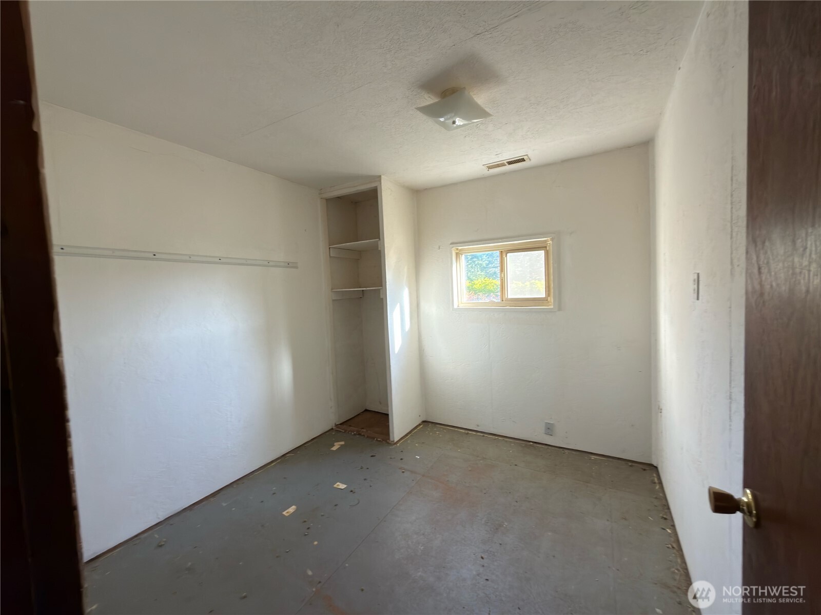 2410 Hastings Avenue Property Photo 17