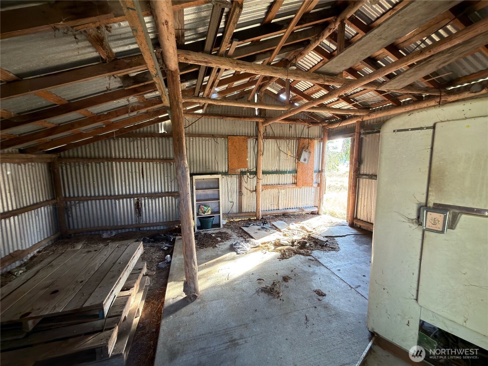 2410 Hastings Avenue Property Photo 20