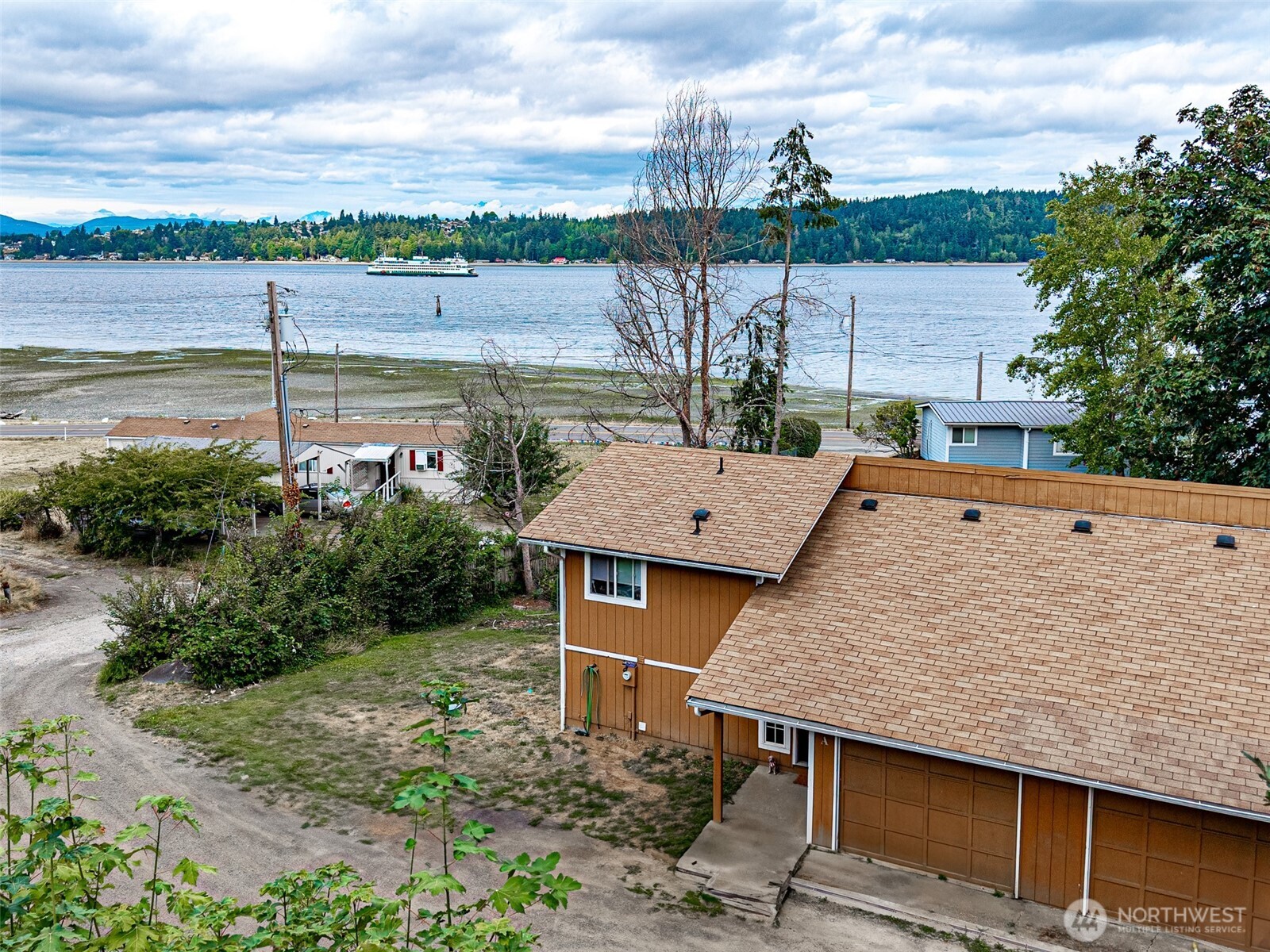 4617 Beach Drive Property Photo 1