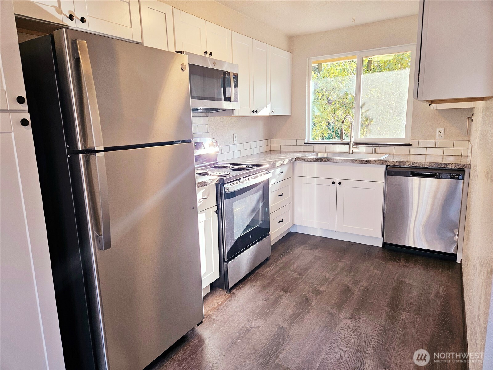 4617 Beach Drive Property Photo 6