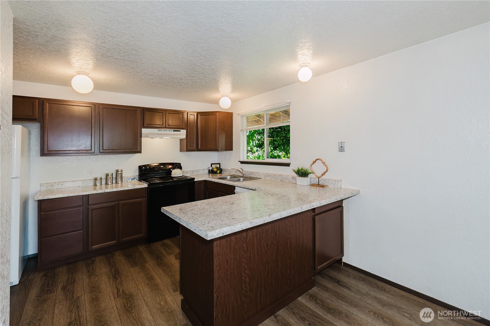 4617 Beach Drive Property Photo 17