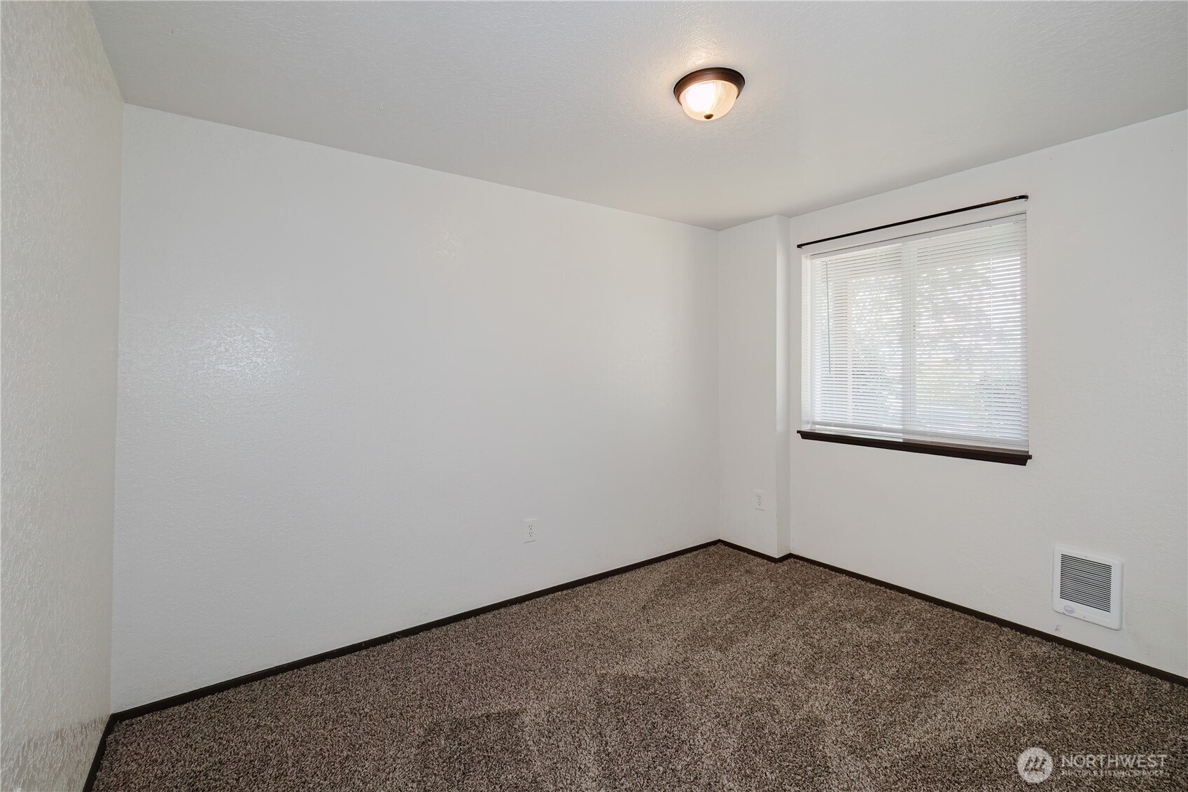 4617 Beach Drive Property Photo 24