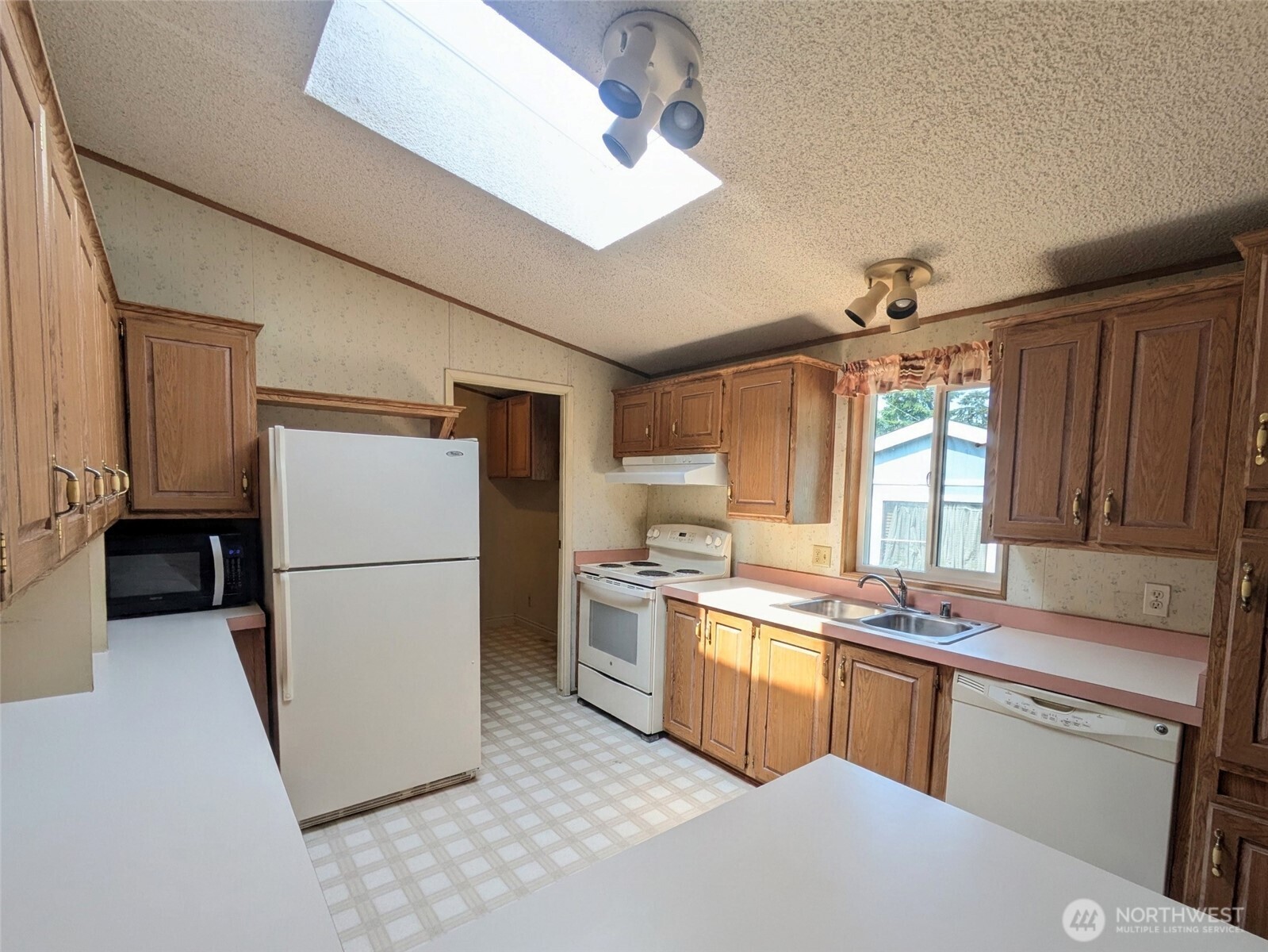 13215 35th Avenue Property Photo 10