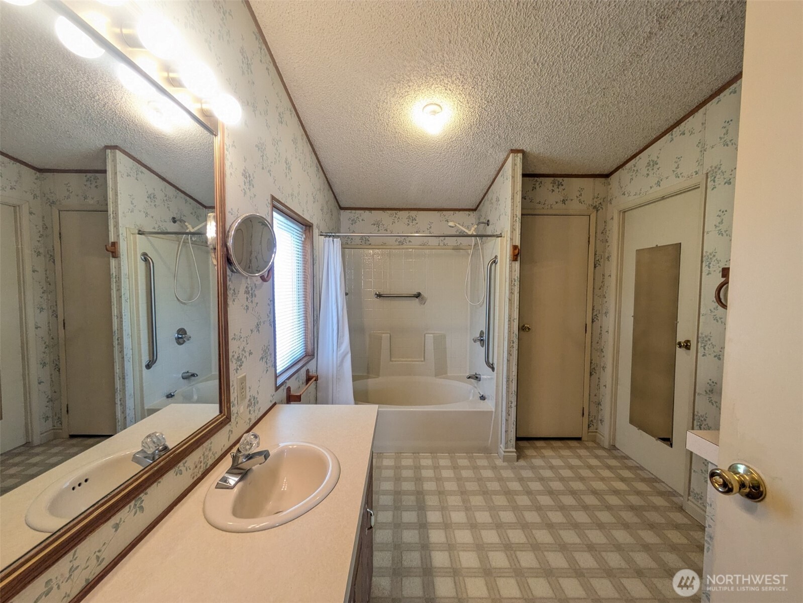 13215 35th Avenue Property Photo 15