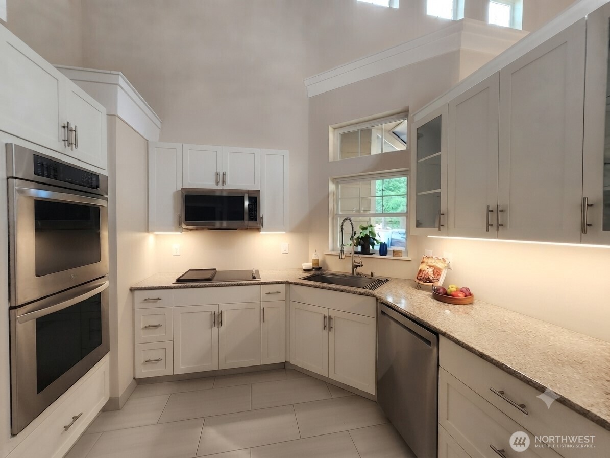 662 Point Brown Avenue Property Photo 14