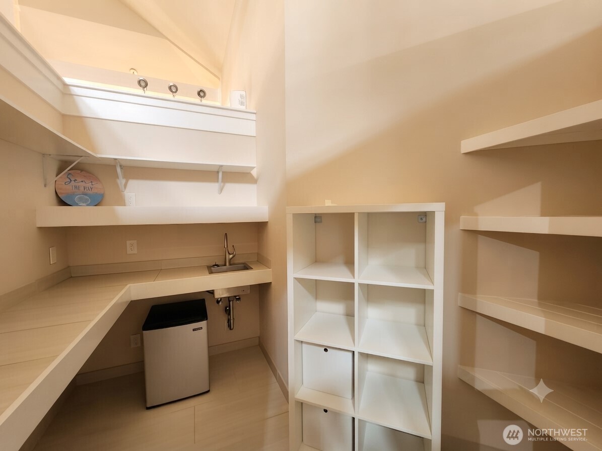 662 Point Brown Avenue Property Photo 16