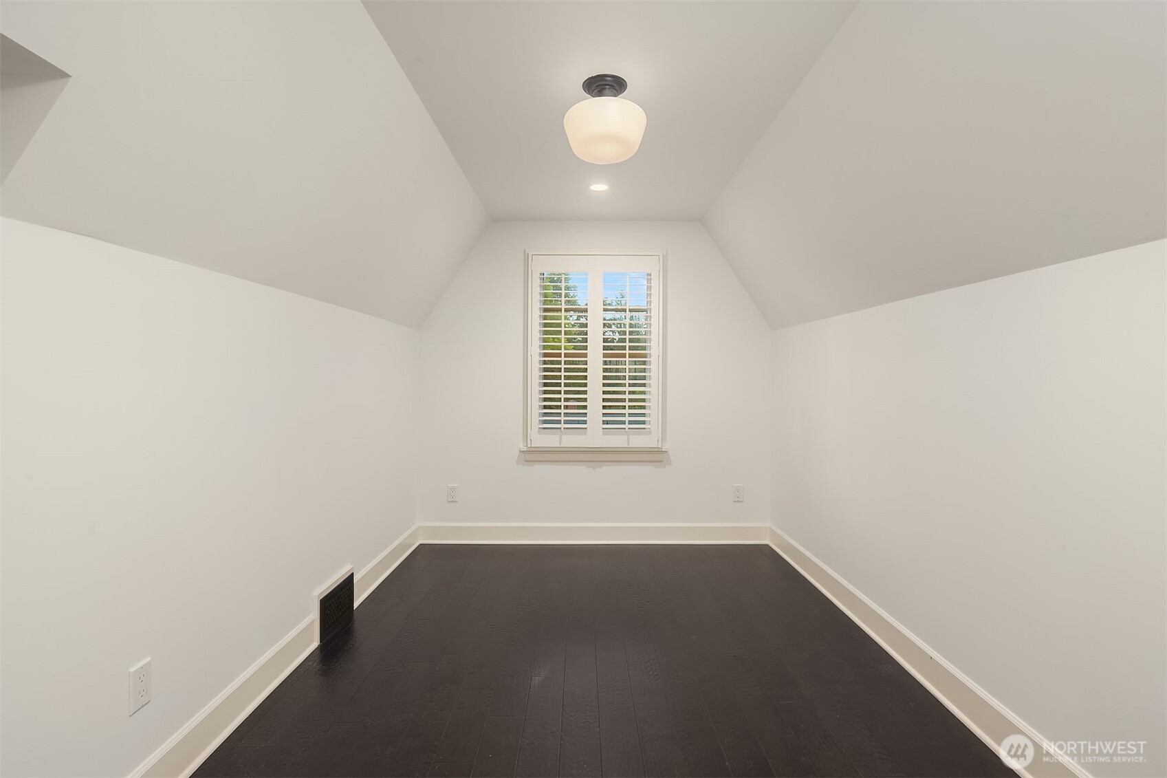 1060 Spruce Street Property Photo 25