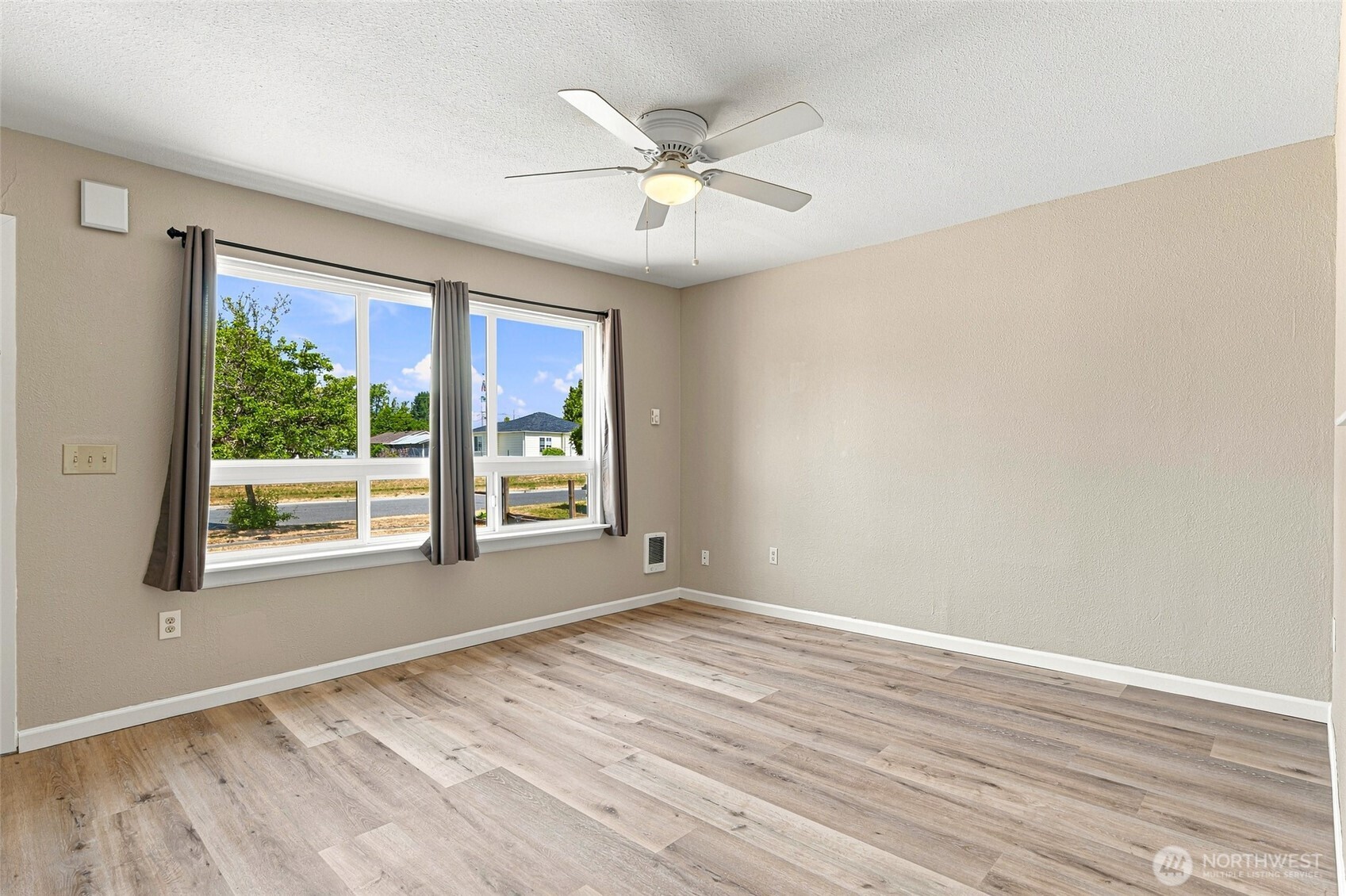 1016 E 61st Street Property Photo 6