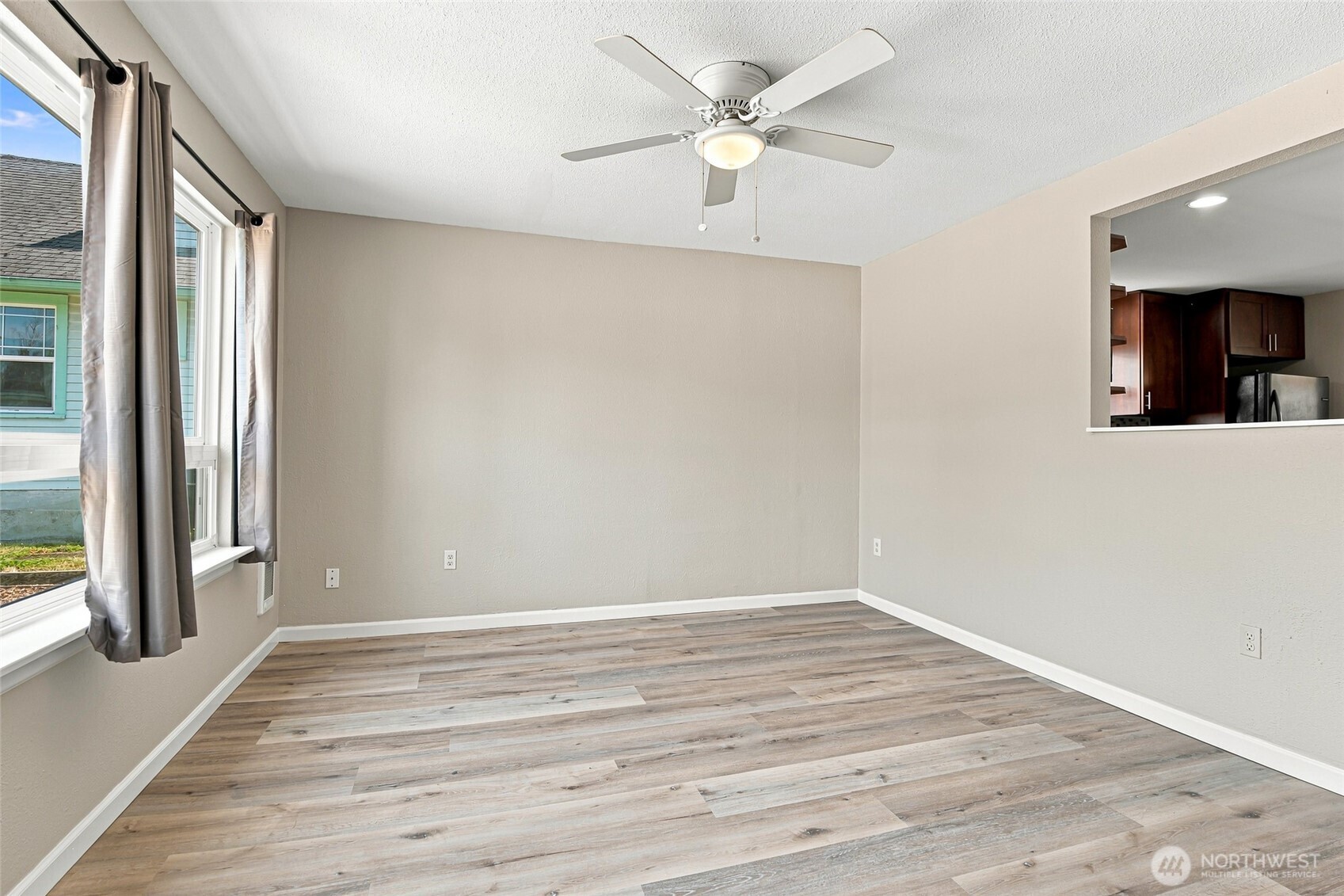 1016 E 61st Street Property Photo 7