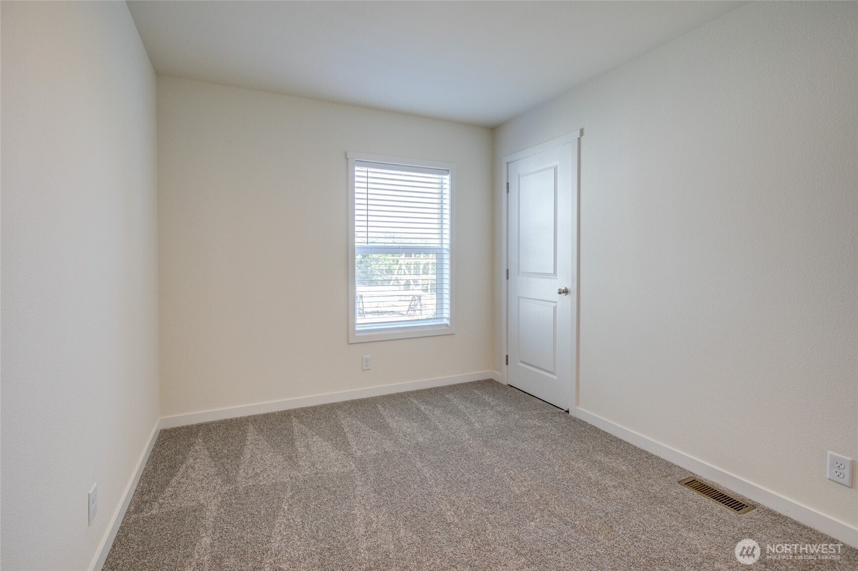 1246 Camero Loop Property Photo 17