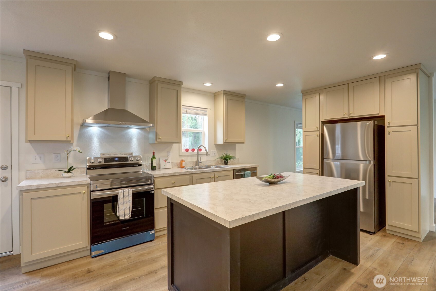 70 E Panorama Drive Property Photo 4
