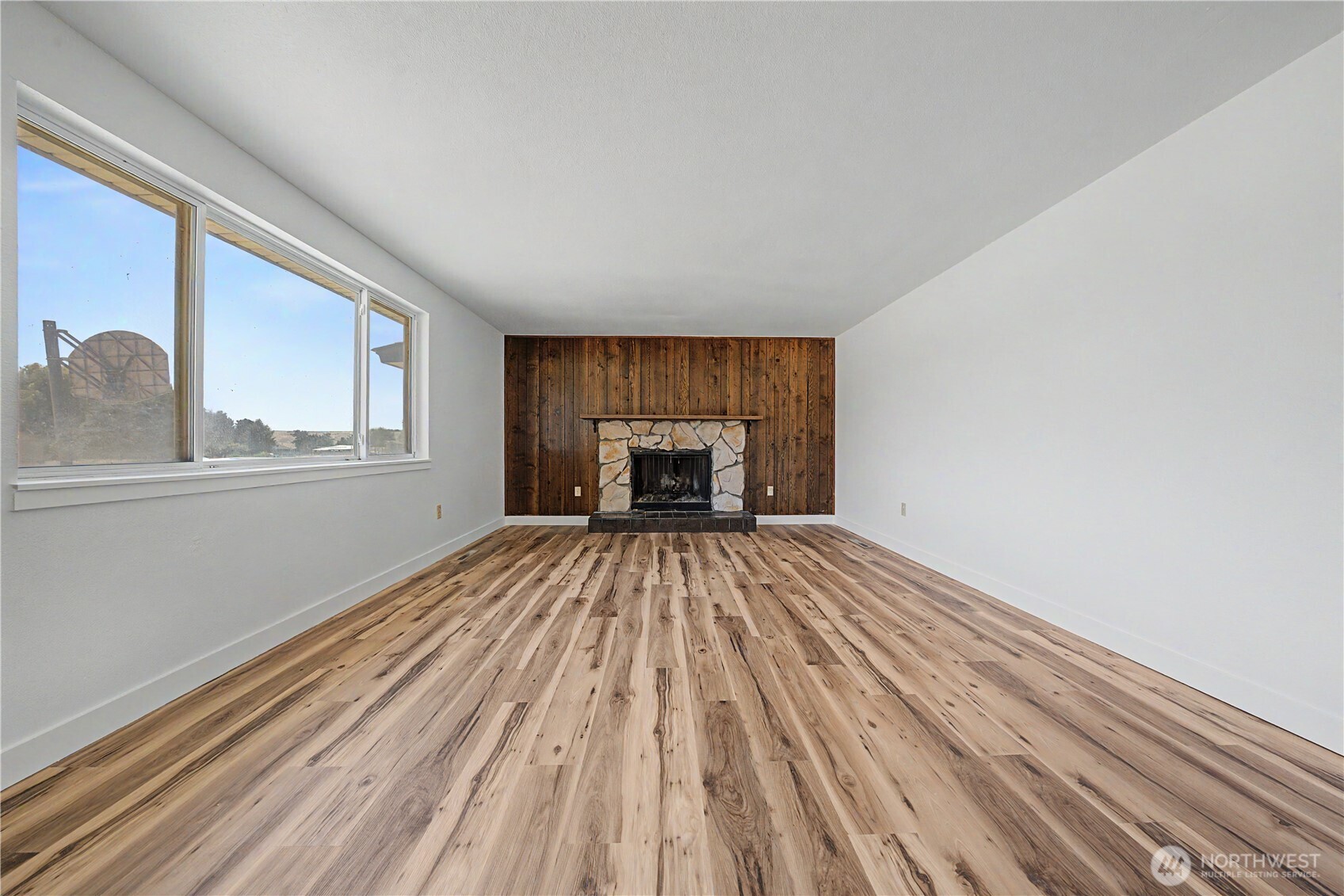 2027 W Atkinson Road Property Photo 8