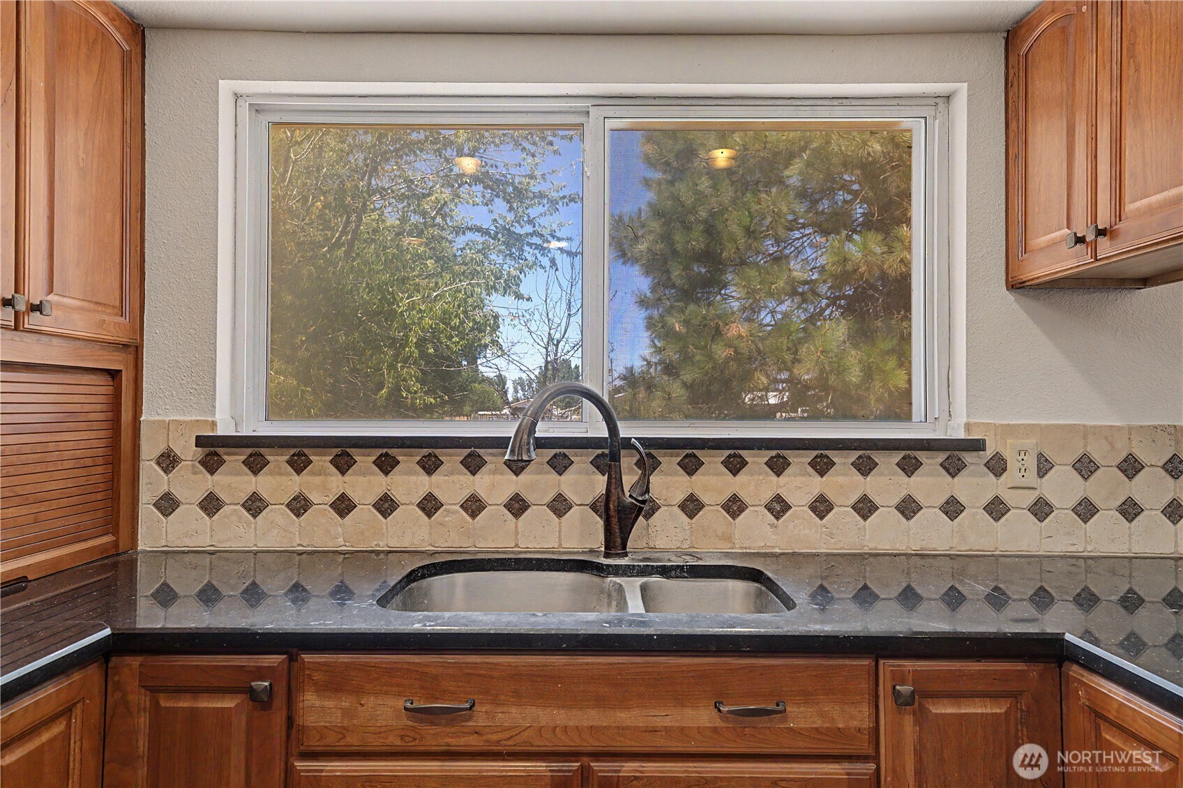 2027 W Atkinson Road Property Photo 12