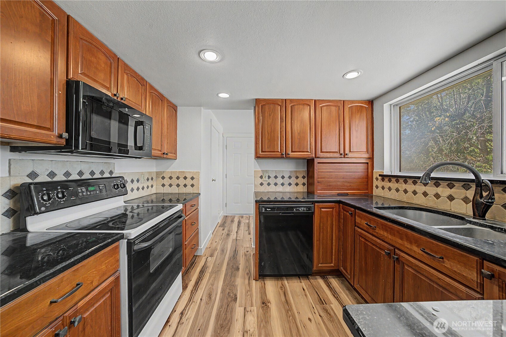 2027 W Atkinson Road Property Photo 16