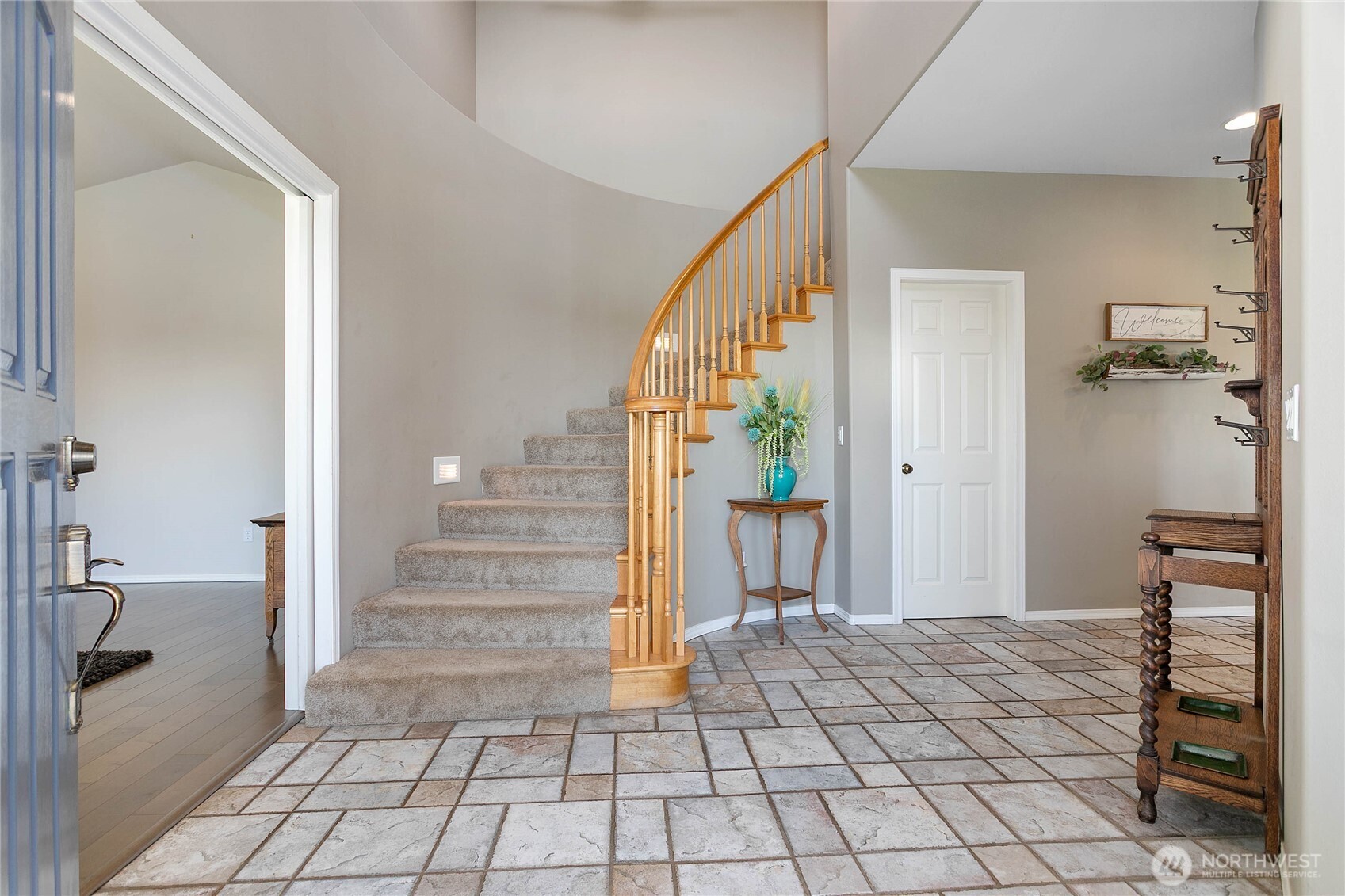 2455 Lee Way Property Photo 2