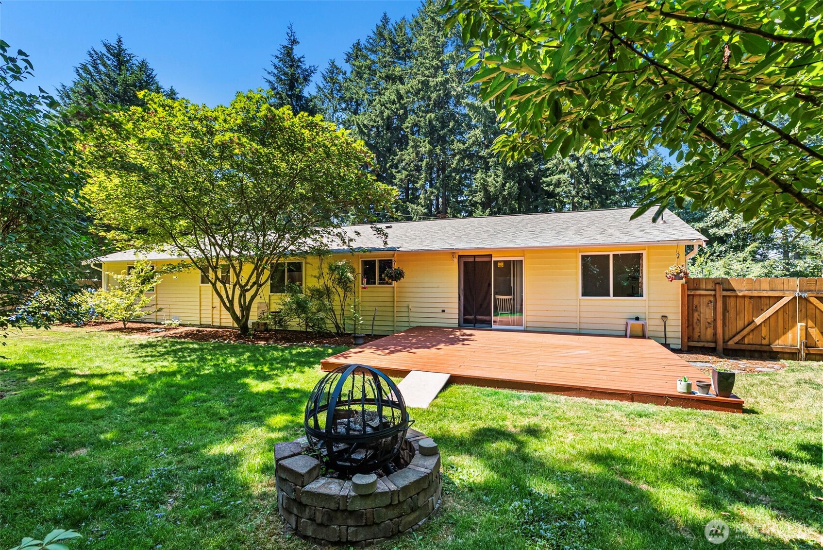 19064 10th Avenue Property Photo 2