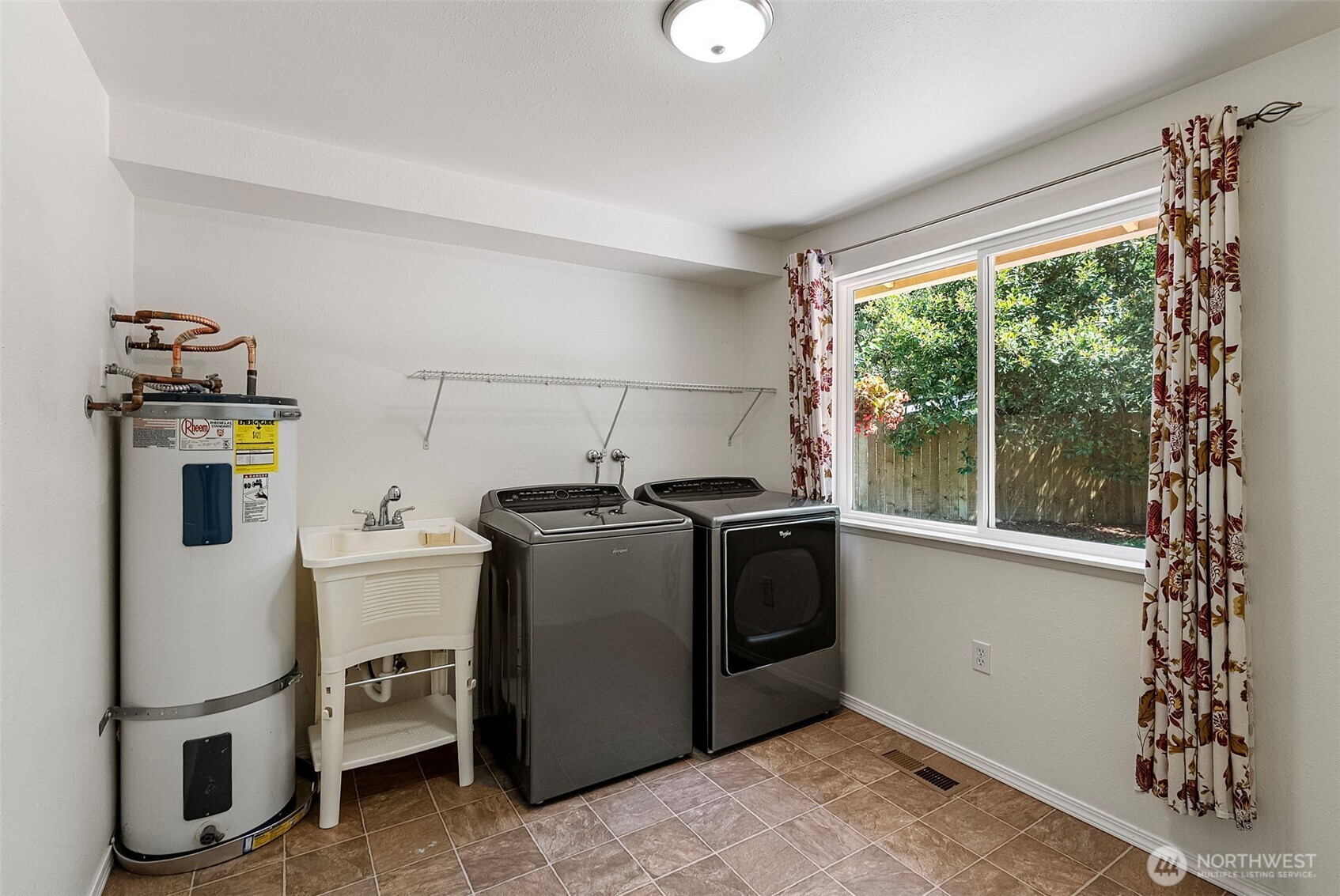 19064 10th Avenue Property Photo 19