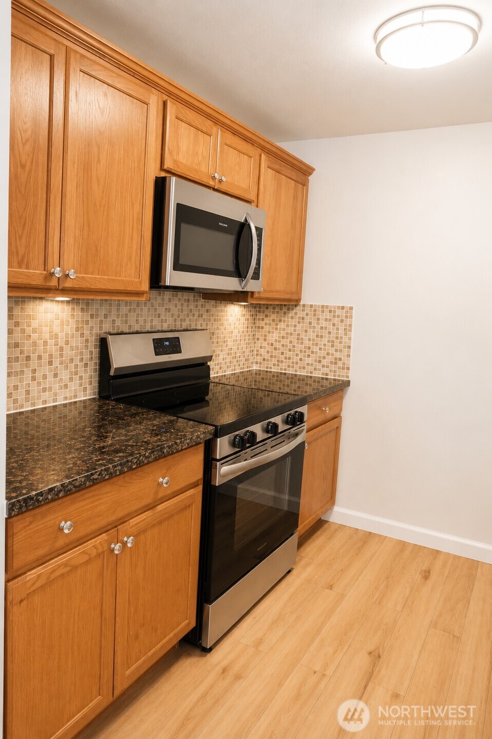 4725 176th Street H6 Property Photo 6