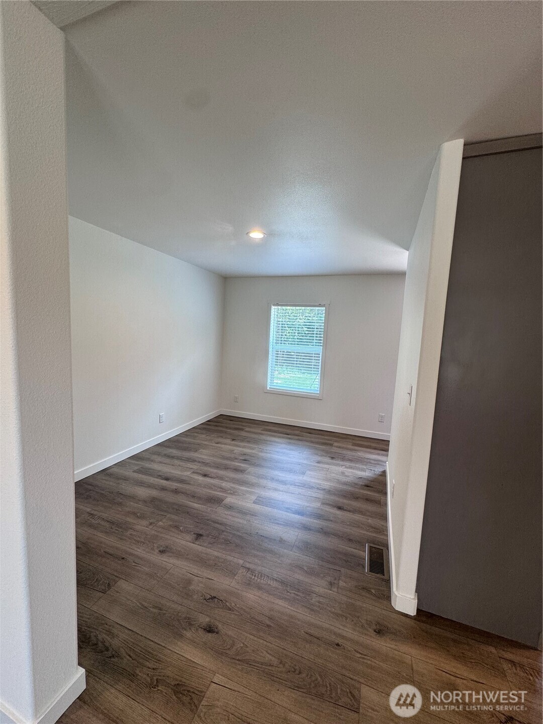 14011 123rd Avenue Property Photo 13