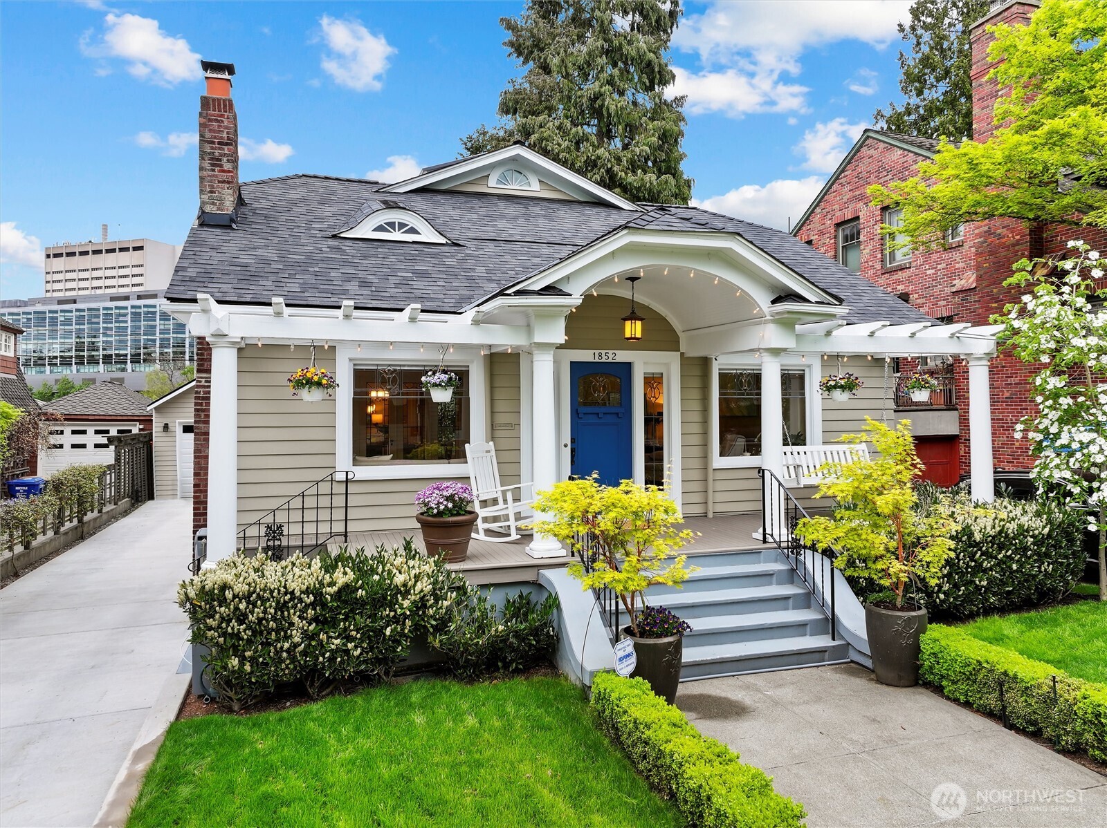 1852 E Shelby Street Property Photo 2
