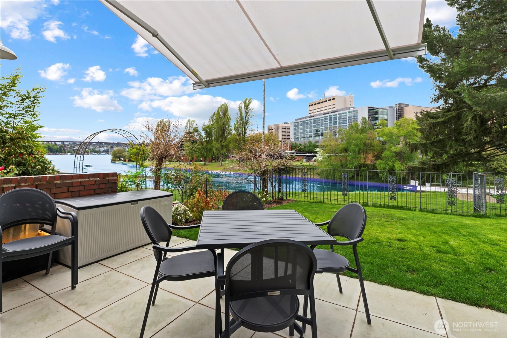 1852 E Shelby Street Property Photo 3
