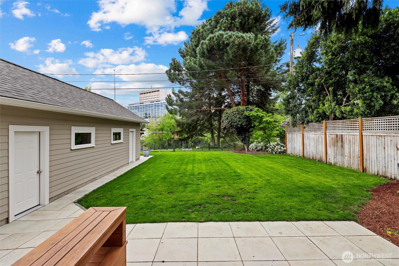 1852 E Shelby Street Property Photo 25