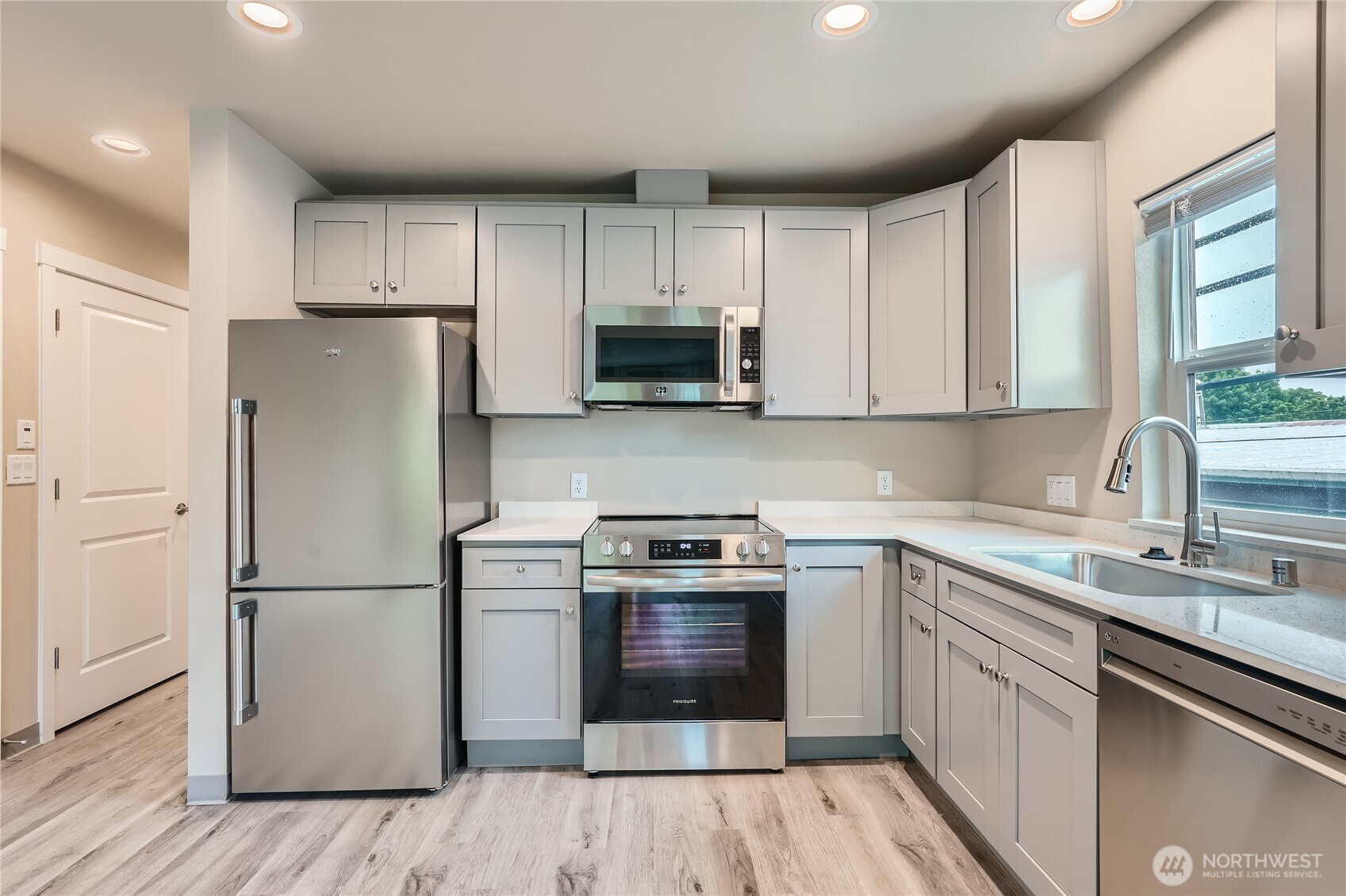 1410 6th Avenue Property Photo 9