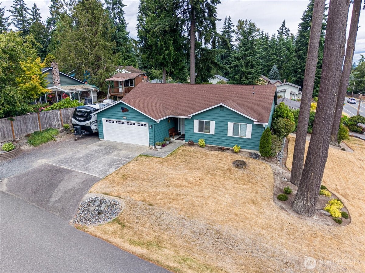 5027 126th Street Property Photo 2