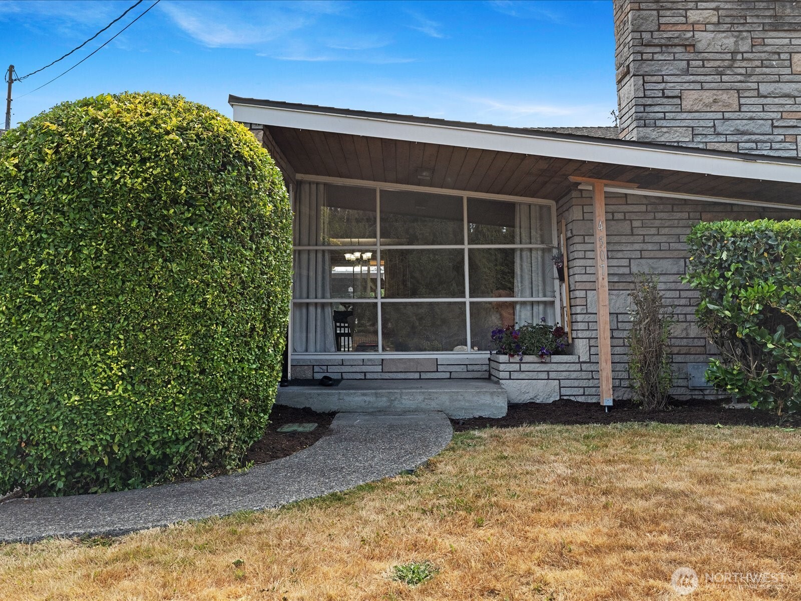 4507 Rucker Avenue Property Photo 3