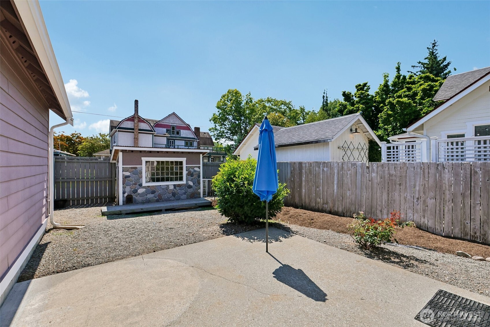 415 Warner Street Property Photo 3