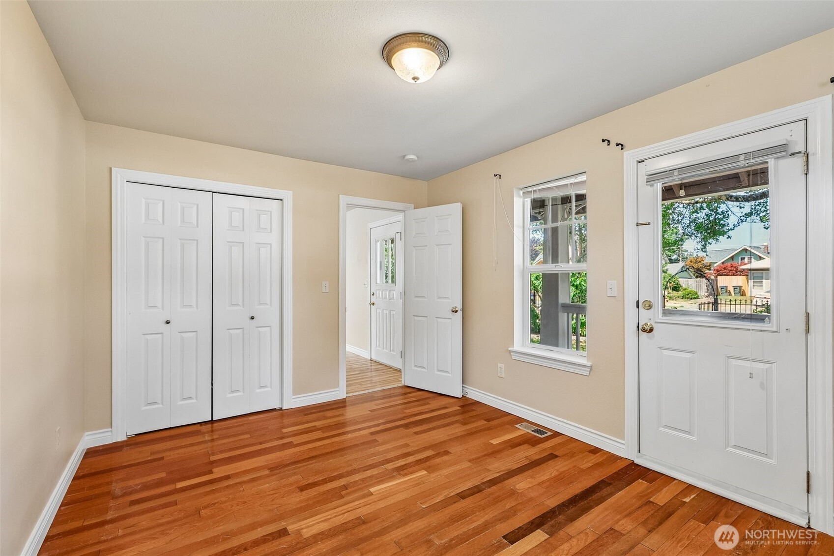 415 Warner Street Property Photo 5