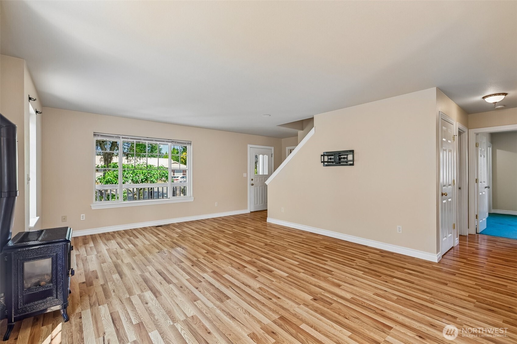 415 Warner Street Property Photo 8
