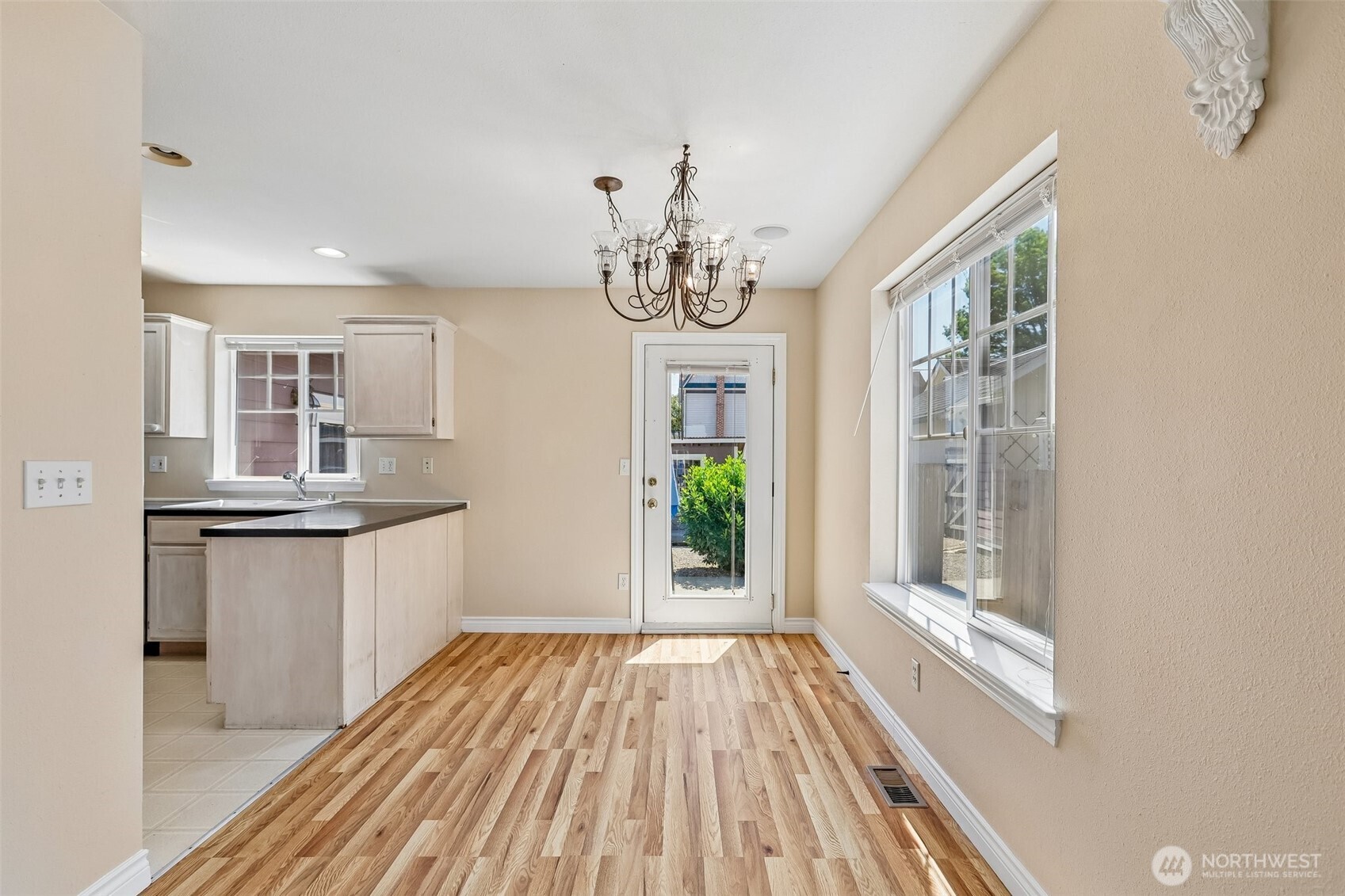 415 Warner Street Property Photo 10