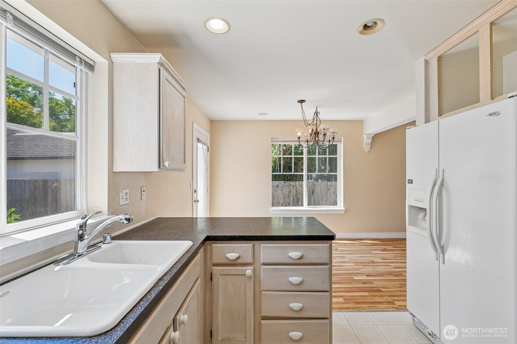 415 Warner Street Property Photo 13