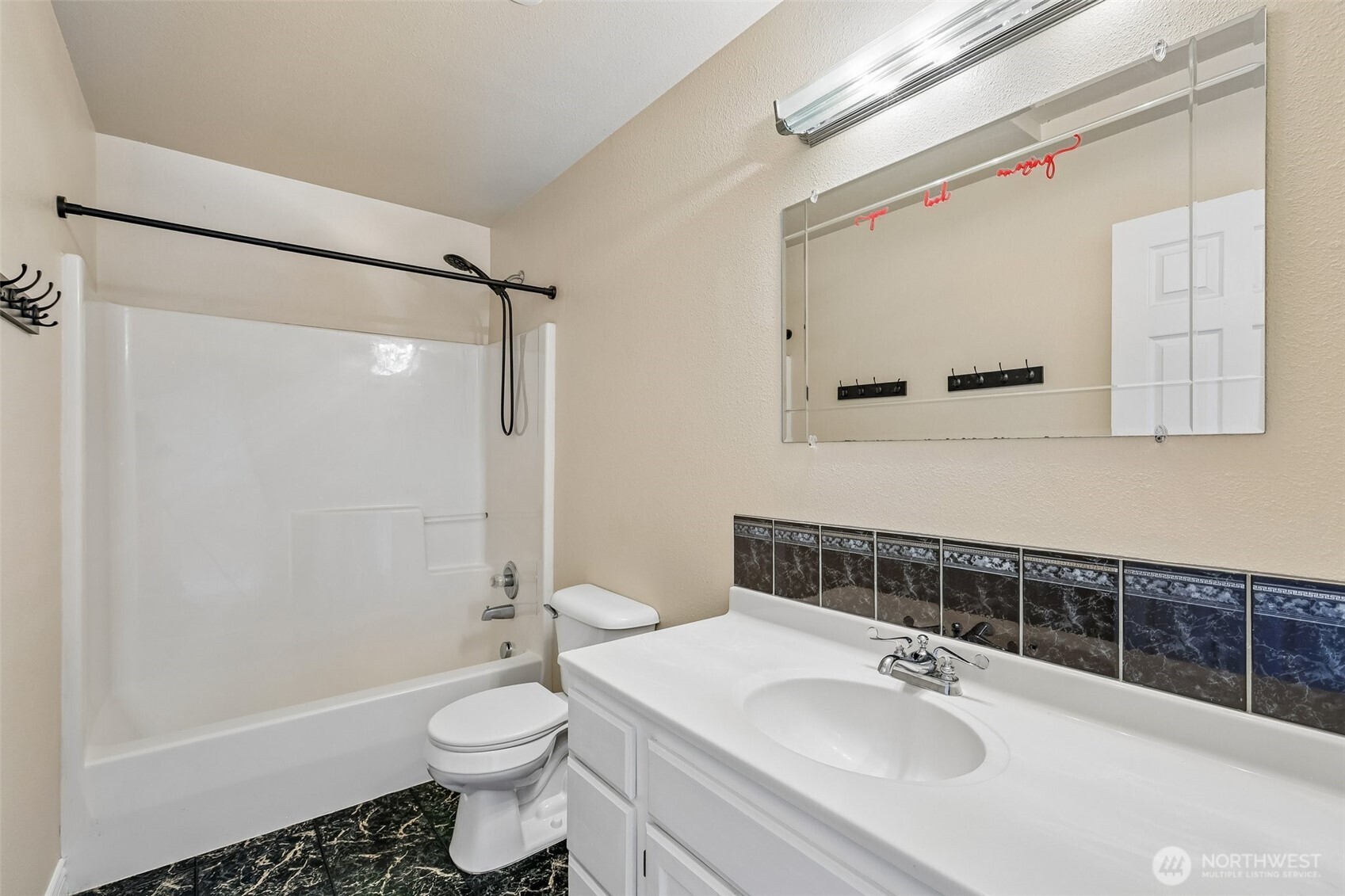 415 Warner Street Property Photo 18