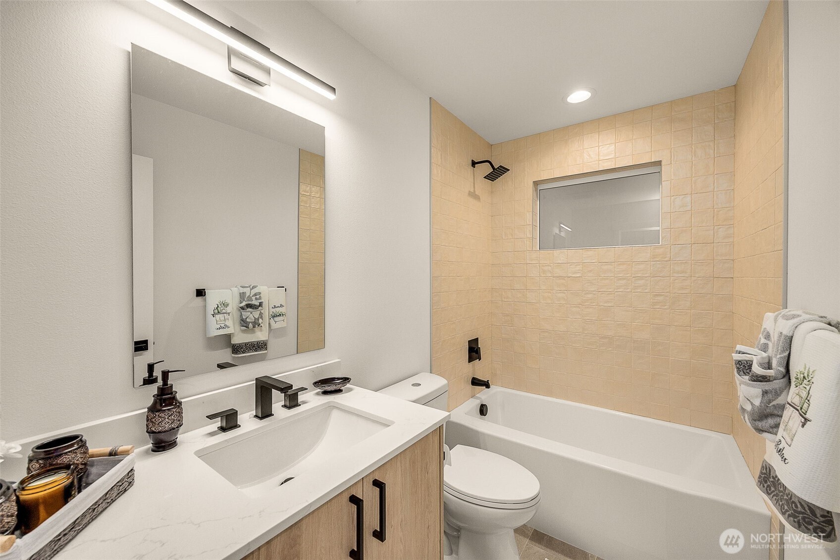 4516 B Corliss Avenue Property Photo 15