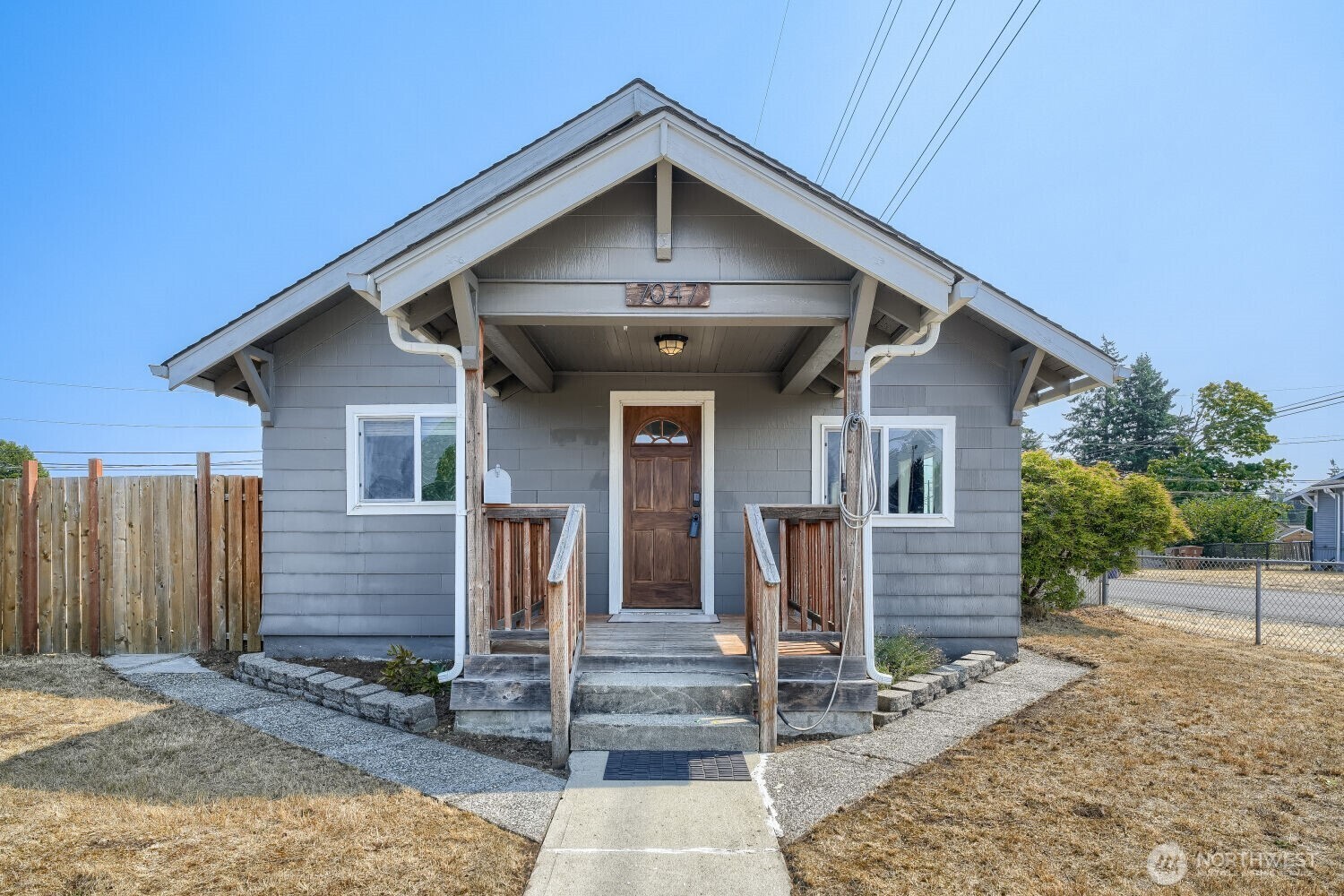 7047 S Warner Street Property Photo 2