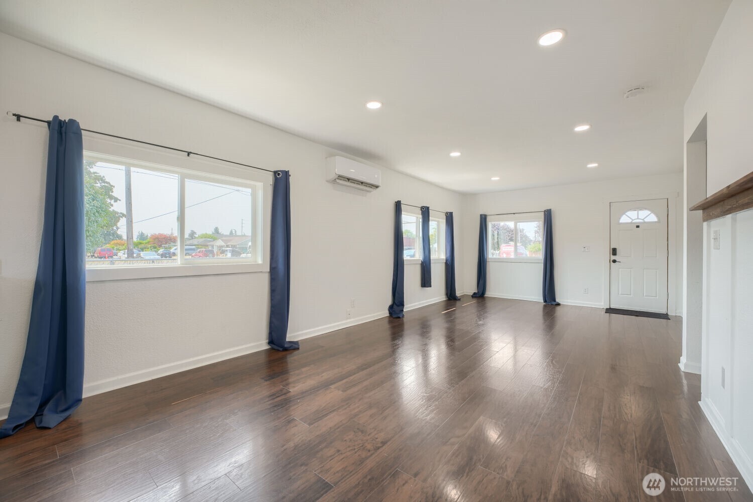 7047 S Warner Street Property Photo 3