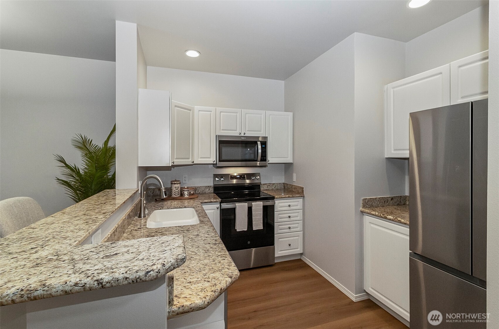 12712 Admiralty Way F-202 Property Photo 9