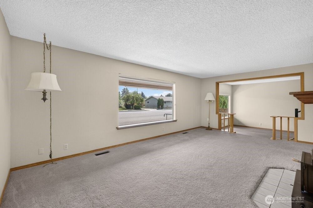 905 4th Ave Property Photo 18