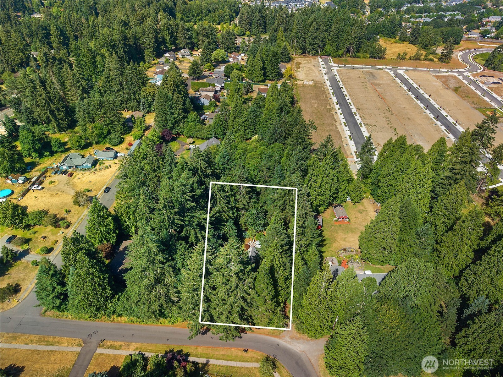 2723 Woodgrove Street Property Photo 2